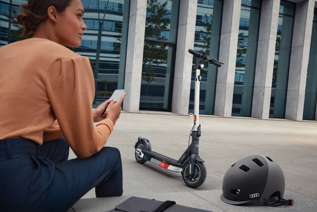 Audi Shop | New Products | New Products | Audi Helmet for eScooter